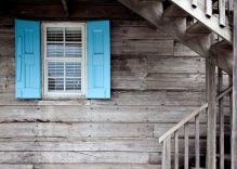El lacado de madera en muebles, puertas y ventanas