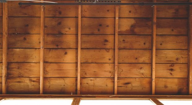 Falso techo de madera, una tendencia en auge en la decoración de casas